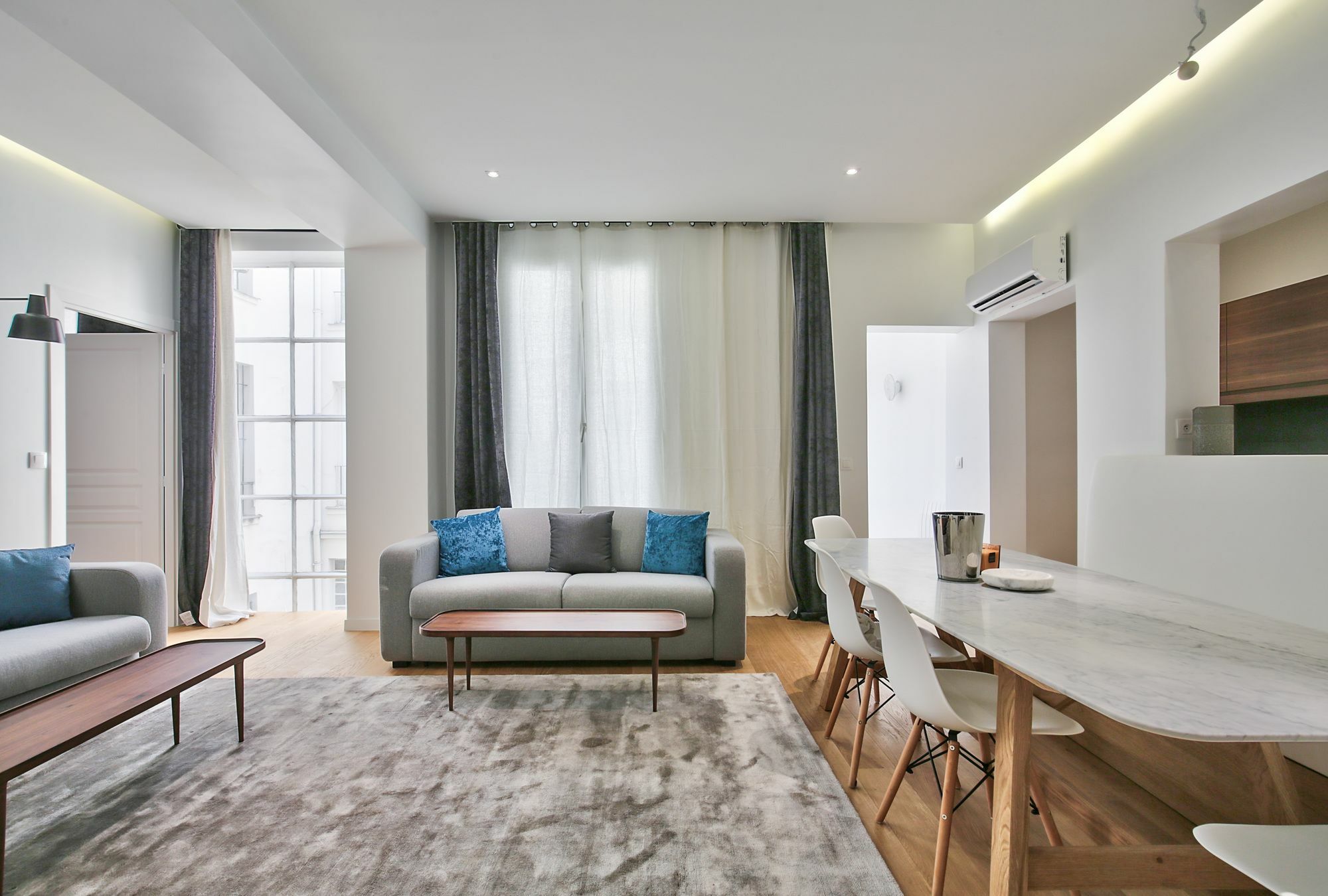 69 - Authentic Parisian Home Exterior foto